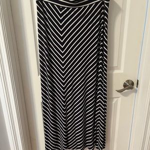 Loft Navy blue and white maxi skirt. Size large.